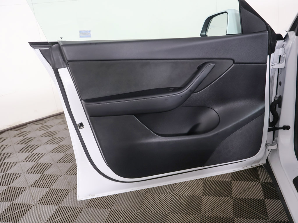 Used 2022 Tesla Model Y Long Range AWD/4WD image 24