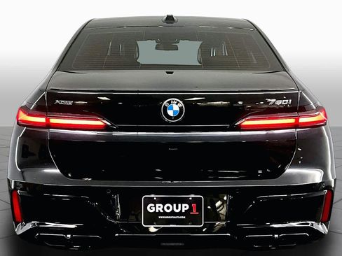 Used 2023 BMW 760i xDrive AWD/4WD image 5