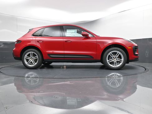 Certified 2025 Porsche Macan image 29