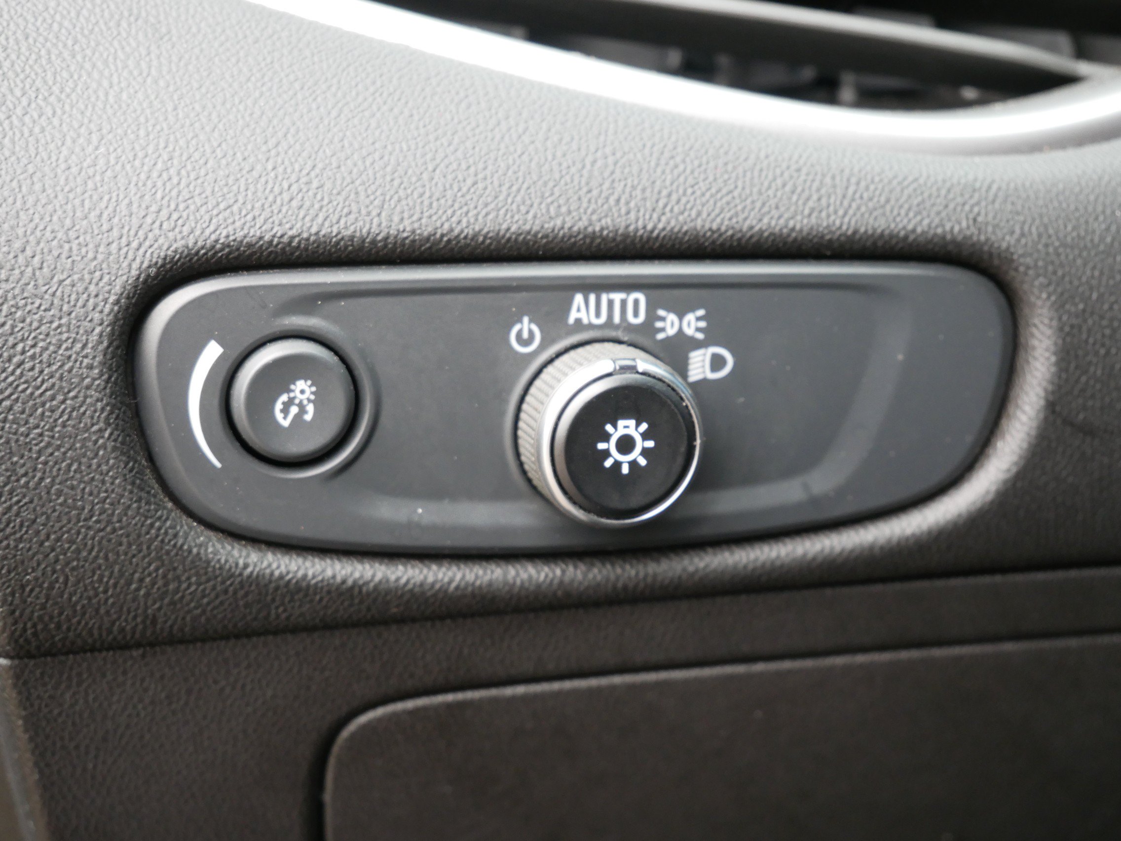 Certified 2025 Chevrolet Malibu LT FWD image 14