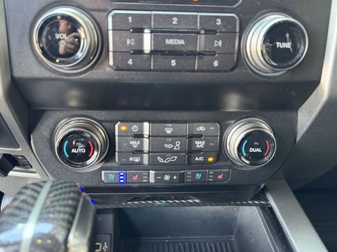 Used 2019 Ford F150 Raptor w/ Equipment Group 802A Luxury AWD/4WD image 27