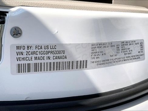 Used 2023 Chrysler Pacifica Limited image 16