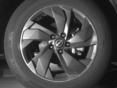 Used 2025 Nissan Rogue SV FWD image 13