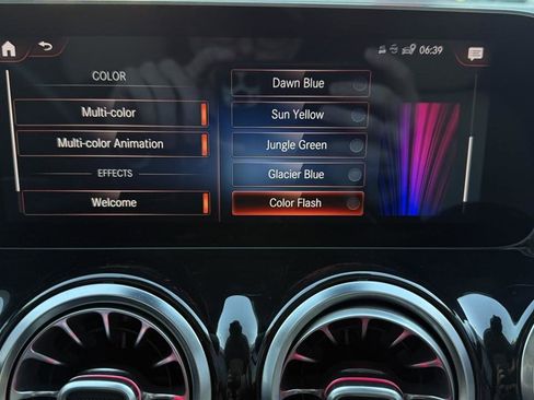 Used 2021 Mercedes-Benz GLB 250 4MATIC w/ Premium Package image 65