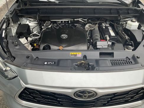 Used 2020 Toyota Highlander LE image 13