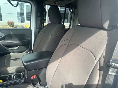 Used 2020 Jeep Wrangler Unlimited Sport AWD/4WD image 19