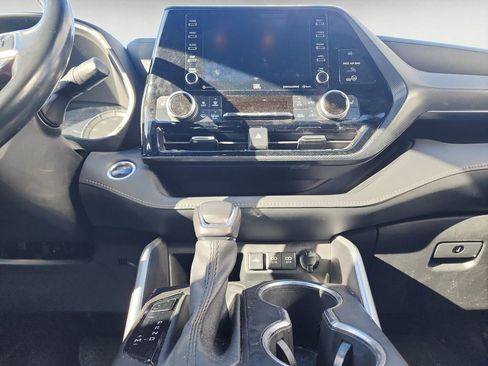 Used 2021 Toyota Highlander XSE image 11