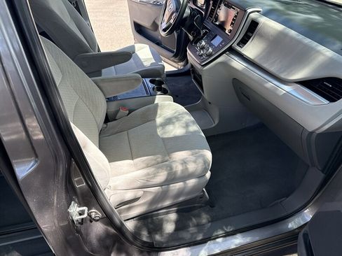 Used 2020 Toyota Sienna LE FWD image 24