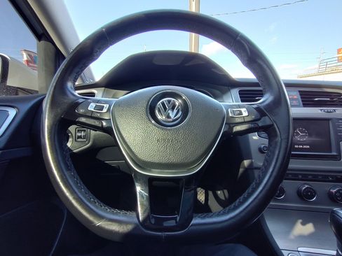Used 2016 Volkswagen Golf SE image 18