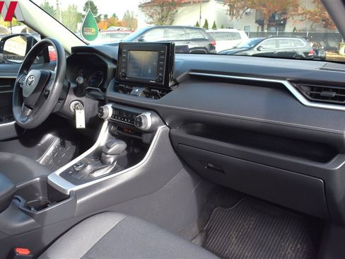 Used 2022 Toyota RAV4 LE image 11