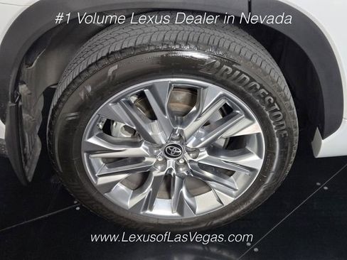 Used 2023 Toyota Highlander Limited AWD/4WD image 10