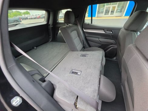 Used 2025 GMC Terrain Elevation w/ Technology Package II AWD/4WD image 17