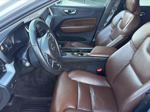 Used 2019 Volvo XC60 T5 Momentum w/ Multimedia Package image 14