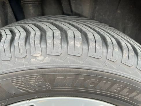 Used 2021 Toyota RAV4 XLE w/ Convenience Package image 6