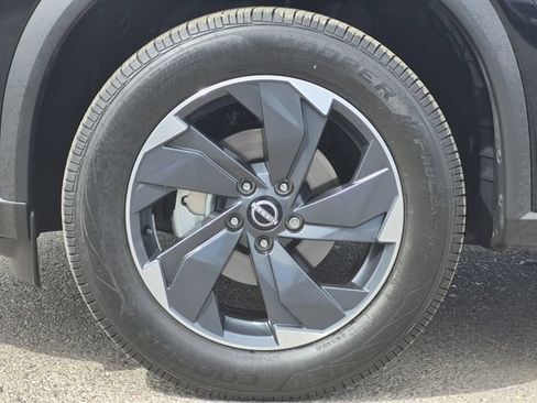Certified 2025 Nissan Rogue SV AWD/4WD image 7