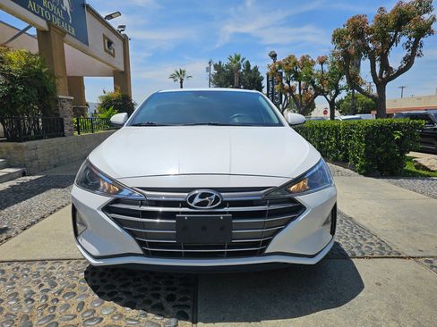 Used 2020 Hyundai Elantra SE w/ Cargo Package (C1) FWD image 2