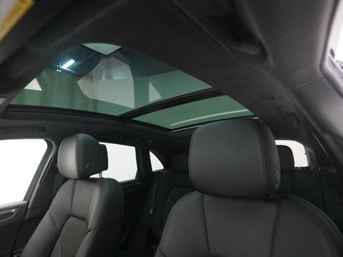 Used 2022 Porsche Macan AWD/4WD image 16