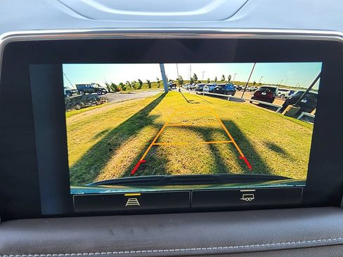 Used 2024 Chevrolet Suburban LT RWD image 18