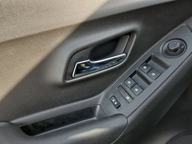 Used 2018 Chevrolet Trax LS AWD/4WD image 10