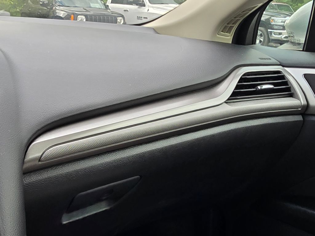 Used 2019 Ford Fusion SE w/ Equipment Group 151A FWD image 31