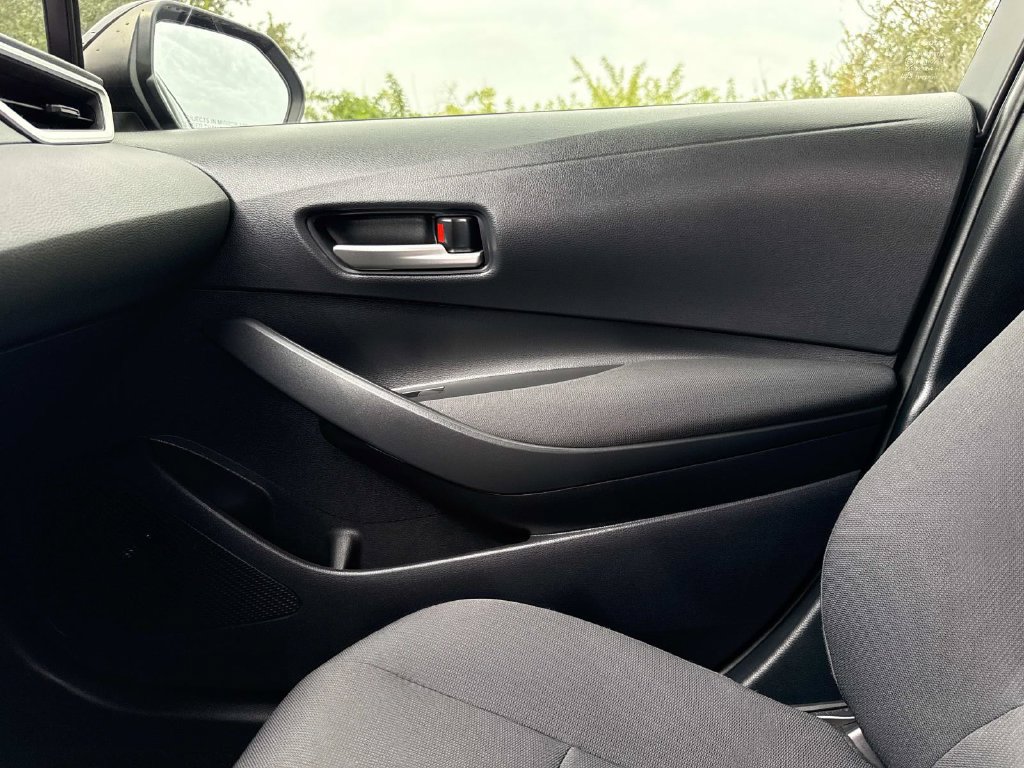 Used 2021 Toyota Corolla LE FWD image 25