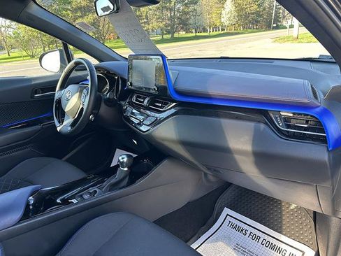 Used 2022 Toyota C-HR XLE FWD image 31