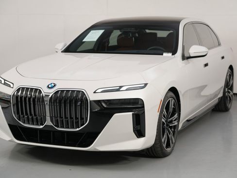 Used 2023 BMW i7 xDrive60 image 59
