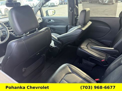 Used 2025 Chrysler Pacifica Select FWD image 24