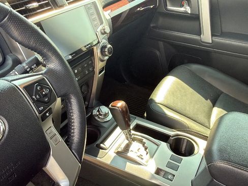 Used 2024 Toyota 4Runner Limited AWD/4WD image 19