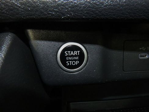 Certified 2021 Nissan Rogue SV w/ Premium Package image 32