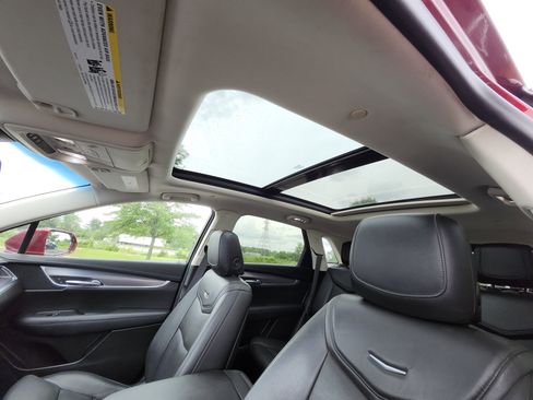 Used 2019 Cadillac XT5 Luxury AWD/4WD image 2