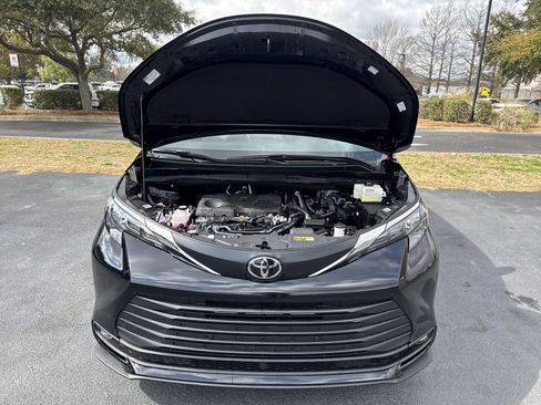 New 2026 Toyota Sienna XLE image 38