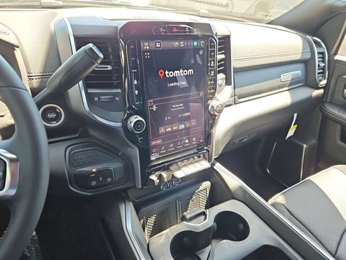 New 2026 RAM 2500 Laramie AWD/4WD image 19