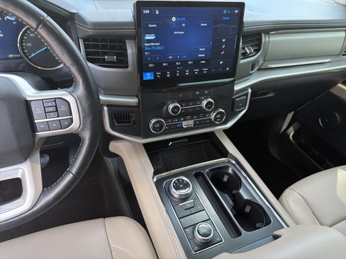 Used 2022 Ford Expedition XLT AWD/4WD image 34