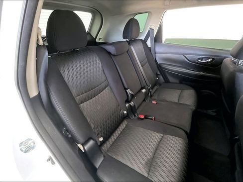 Used 2017 Nissan Rogue SV w/ SV Premium Package image 35