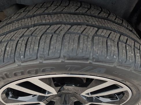 Used 2014 Chevrolet Suburban LTZ image 10