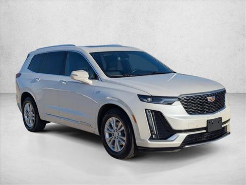 Certified 2022 Cadillac XT6 Luxury image 3