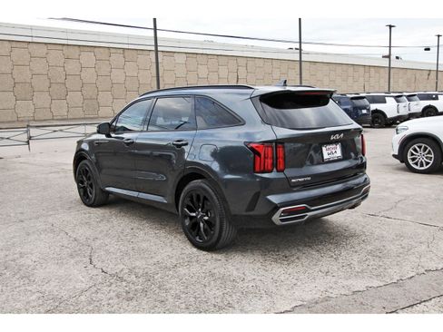 Certified 2023 Kia Sorento SX FWD image 5