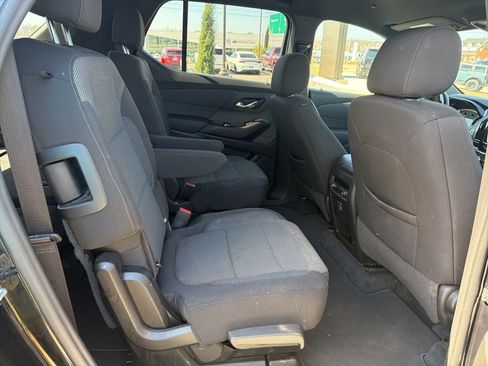 Used 2023 Chevrolet Traverse LT image 13