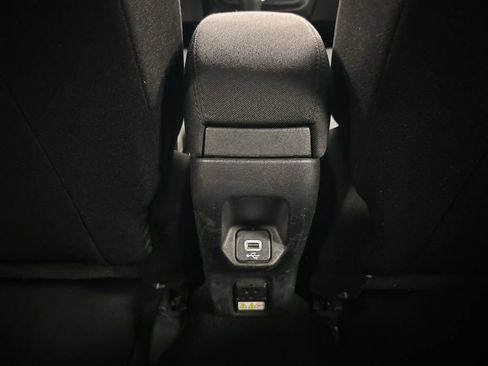 Used 2020 Jeep Renegade Latitude w/ Cold Weather Group AWD/4WD image 17
