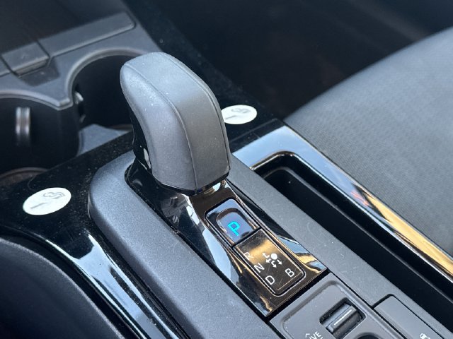Used 2024 Toyota Prius LE FWD image 18