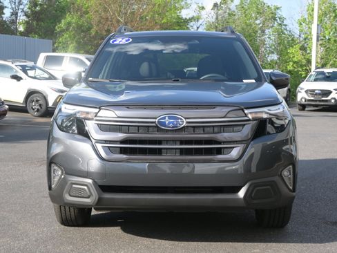 Certified 2025 Subaru Forester Premium AWD/4WD image 3