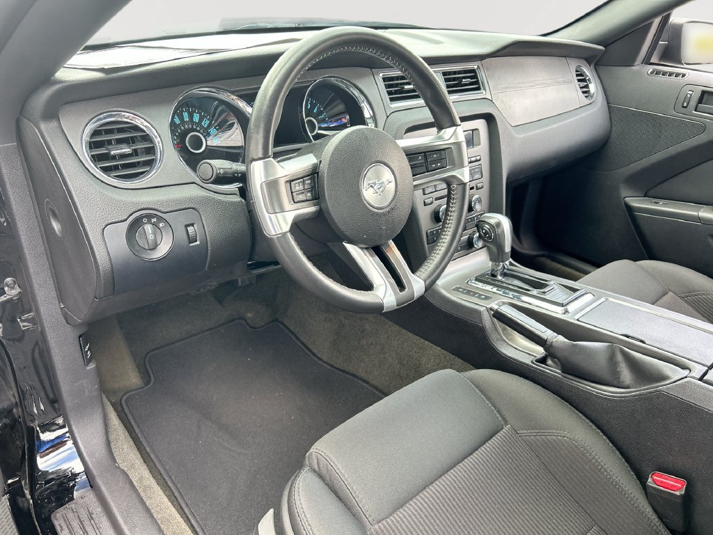 Used 2014 Ford Mustang Coupe RWD image 13