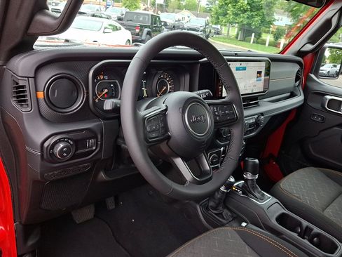 Certified 2026 Jeep Gladiator Mojave AWD/4WD image 25