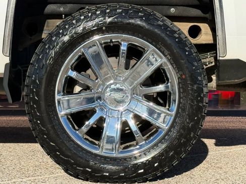 Used 2017 Chevrolet Silverado 1500 High Country image 29