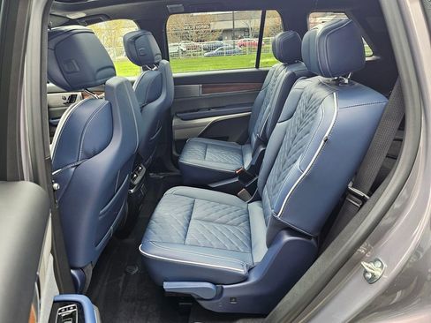 Used 2026 Cadillac Vistiq Premium Luxury image 17