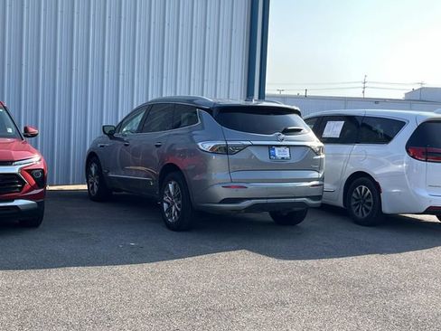 Used 2023 Buick Enclave Avenir w/ Avenir Technology Package AWD/4WD image 4