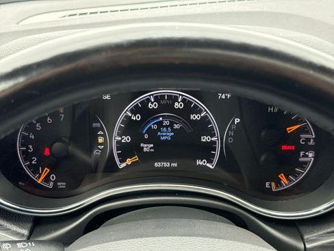 Used 2019 Jeep Grand Cherokee Limited AWD/4WD image 18