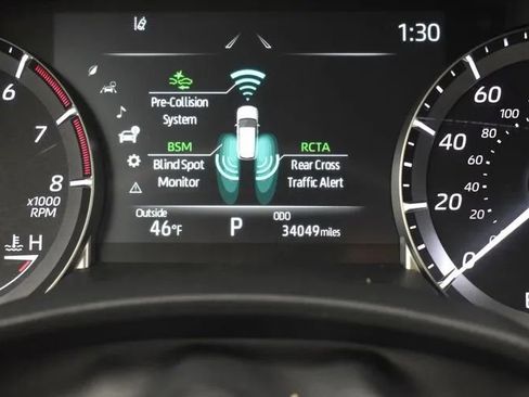 Used 2025 Toyota Highlander LE FWD image 28