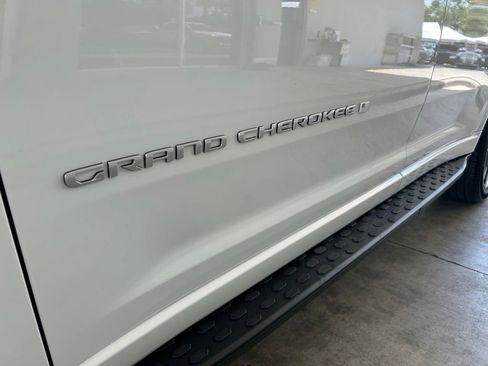 Used 2025 Jeep Grand Cherokee L Overland w/ Advanced Protech Group III AWD/4WD image 16